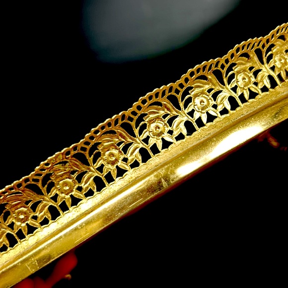 - Mid Century mirrored gold tone metal ornate filigree vanity tray with fe… - Picture 7 of 7